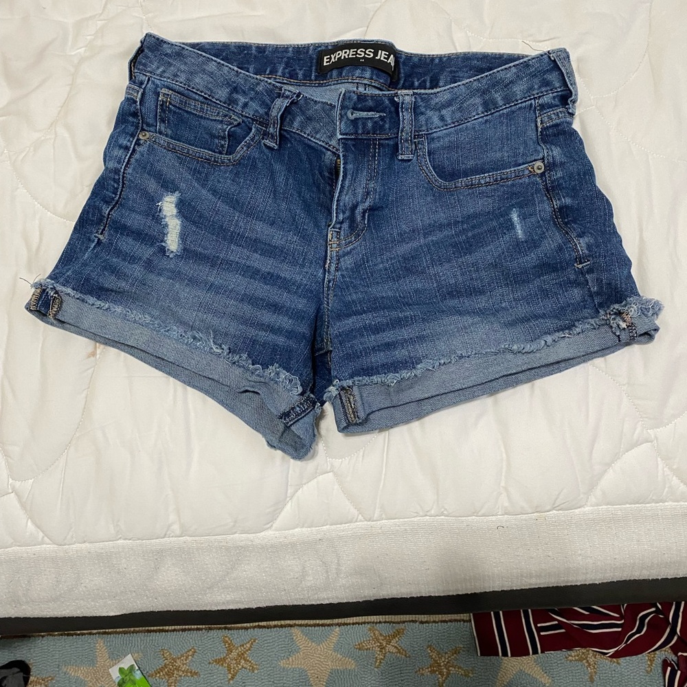 Express women Jean shorts size 6
